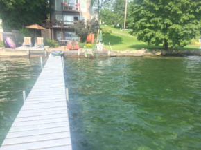  Lovely Lakeside Lodge  Канандейгуа